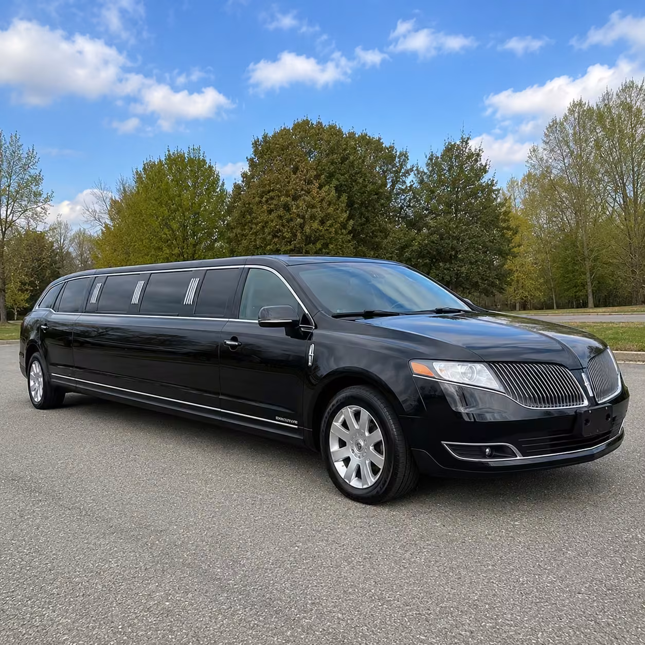 lincoln mkt limo exterior